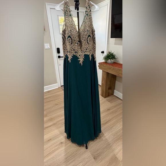 Dresses & Skirts - Elegant Green and Gold Evening Gown